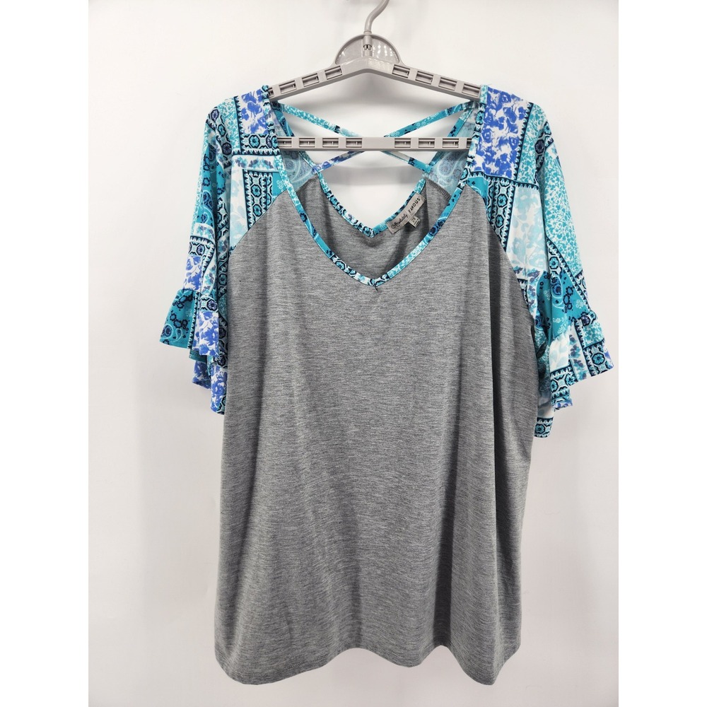 Absolutely Famous 2X Gray Blue Paisley Print V Neck Criss Cross Back‎ Top